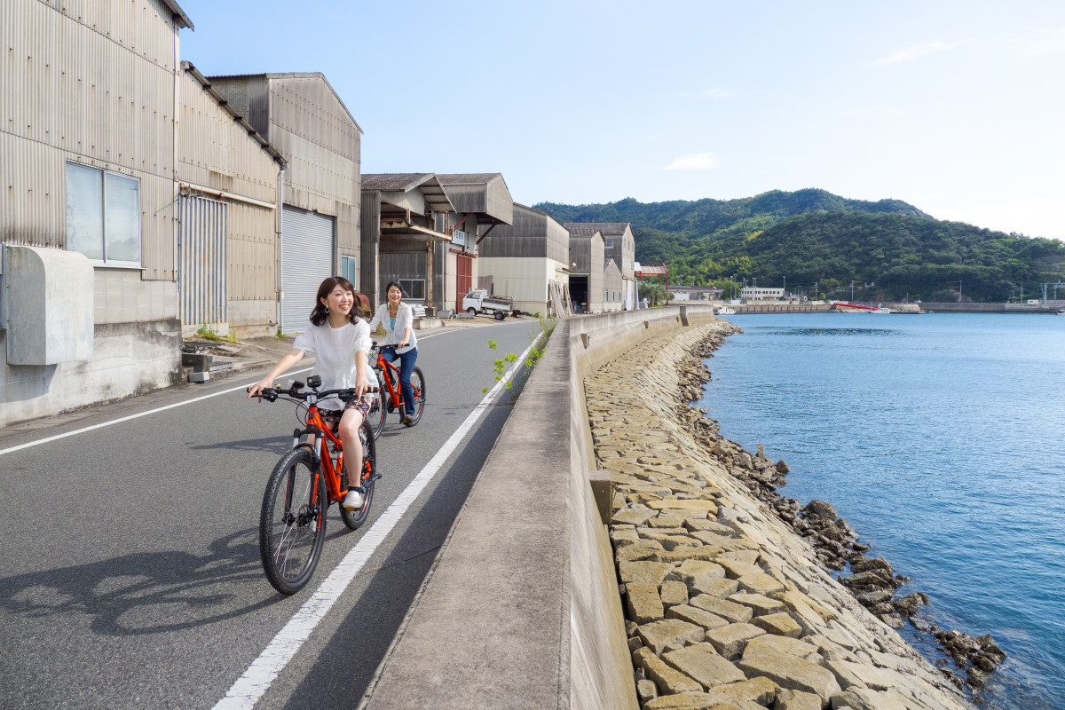 日本遺産認定！「石の島」北木島で絶叫展望台と石の絶景を巡るサイクリング